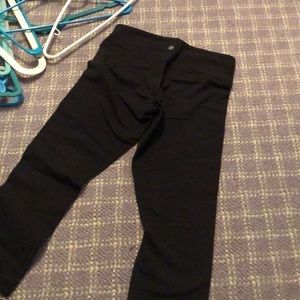 Lululemon leggings (black cropped)